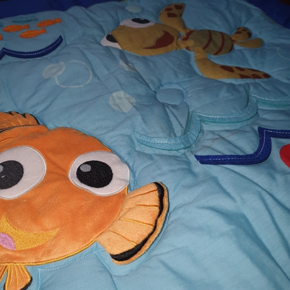 Disney Nemo Wavy Days baby Quilted blanket 31x40 in - Picture 4 of 6